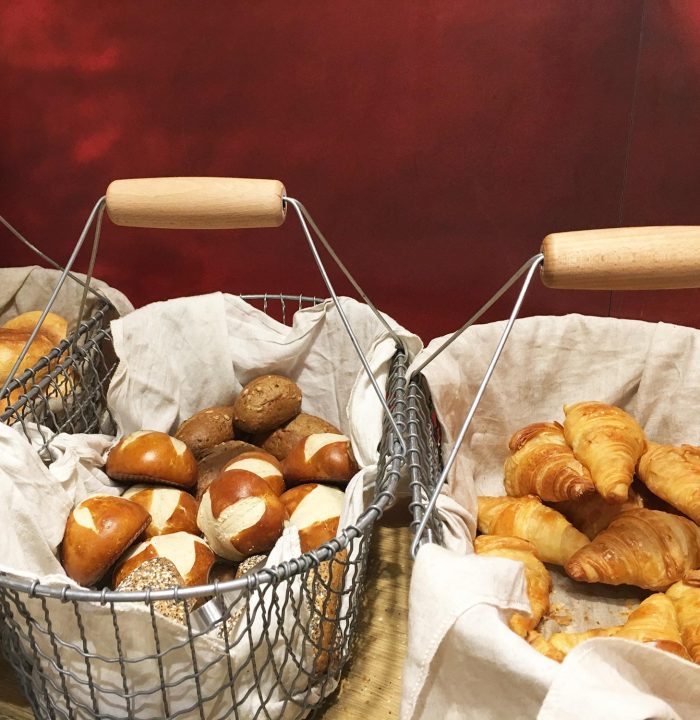 Verschiedene Brotsorten, Croissants & Co. sorgen für den perfekten Start in den Tag